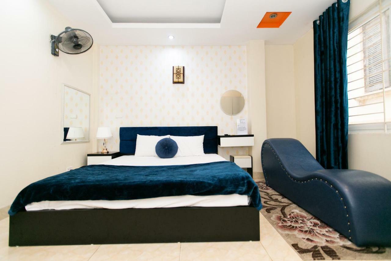 Hoa Lan * Hanoi